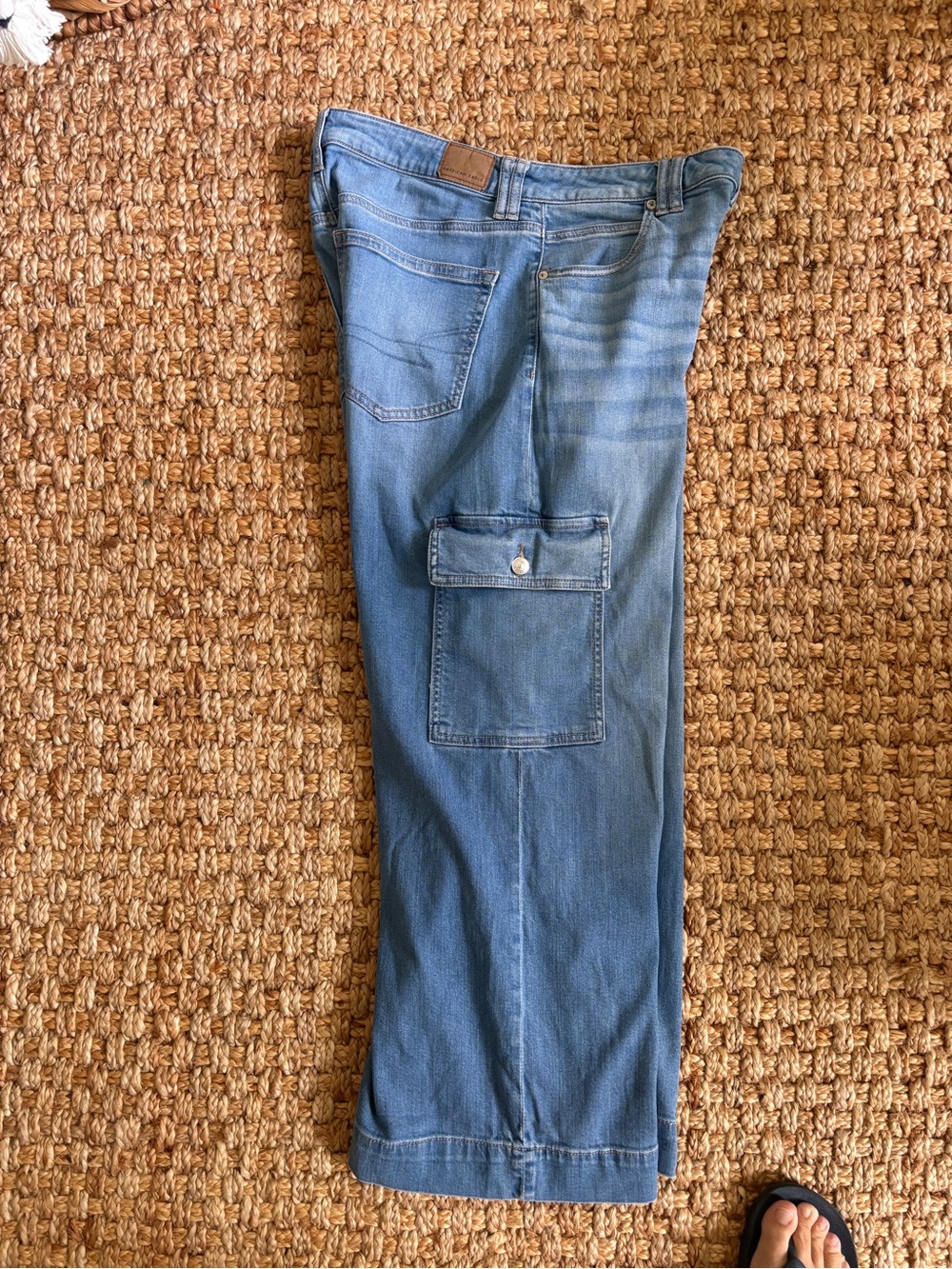 American Eagle Outfitters Light Blue Wide-Leg Cargo Jeans - Picture 6 of 6